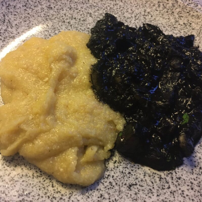 Seppie al nero con polenta integrale