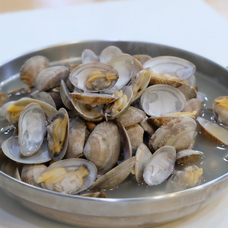 Non depurate / spurgate le vongole in acqua e sale!