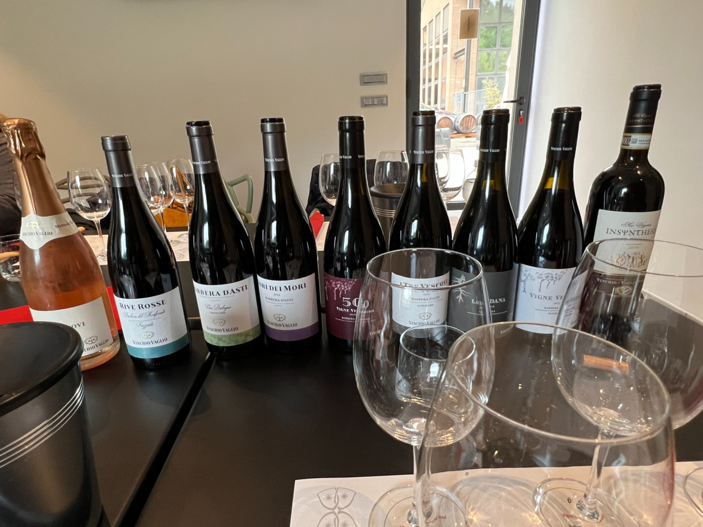 Orizzontale in cantina dei vini Vinchio Vaglio