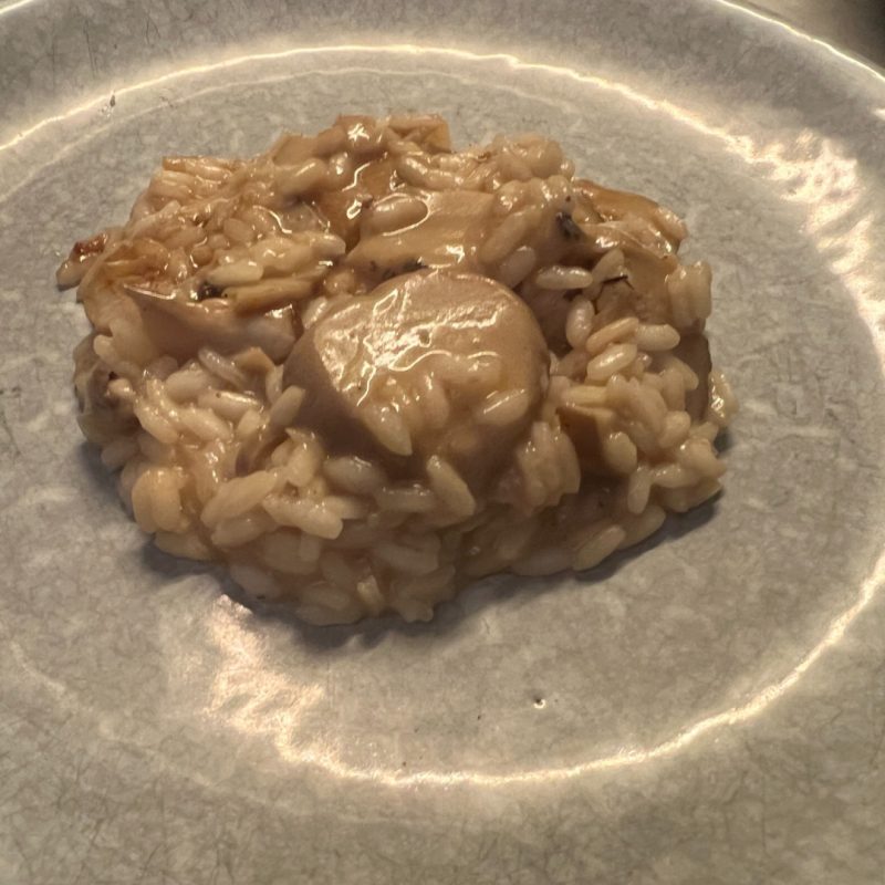 Risotto con porcini: dal brodo alla mantecatura con burro-miso