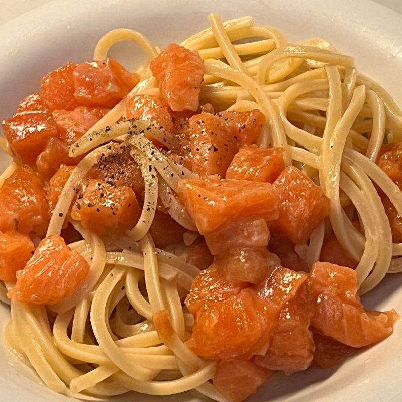 Spaghetti al ragoût crudo di salmone, bottarga e Dry Miso