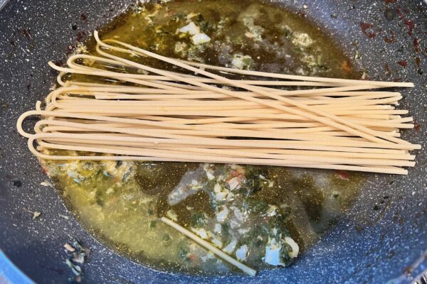 Pici al pil pil verde con baccalà: si aggiungono i pici