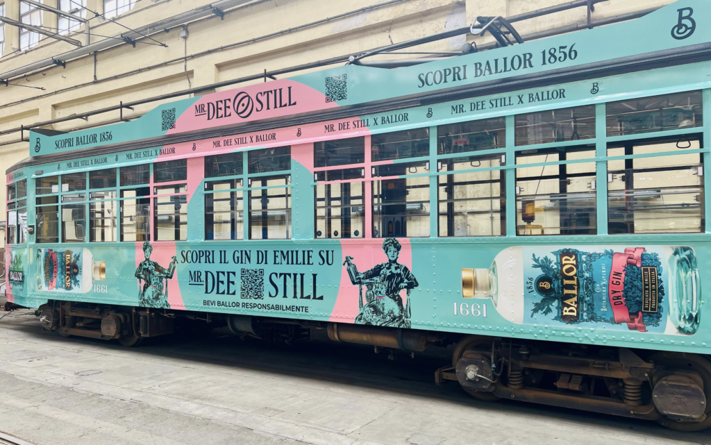 Ballor debutta a Milano “in tram” con What a Story!