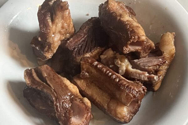 Ramen invernale con puntine di maiale, nervetti, shiitake e miso