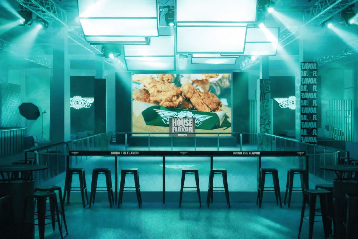 Wingstop conquista Milano: alette gratis e musica alla "House of Flavor"