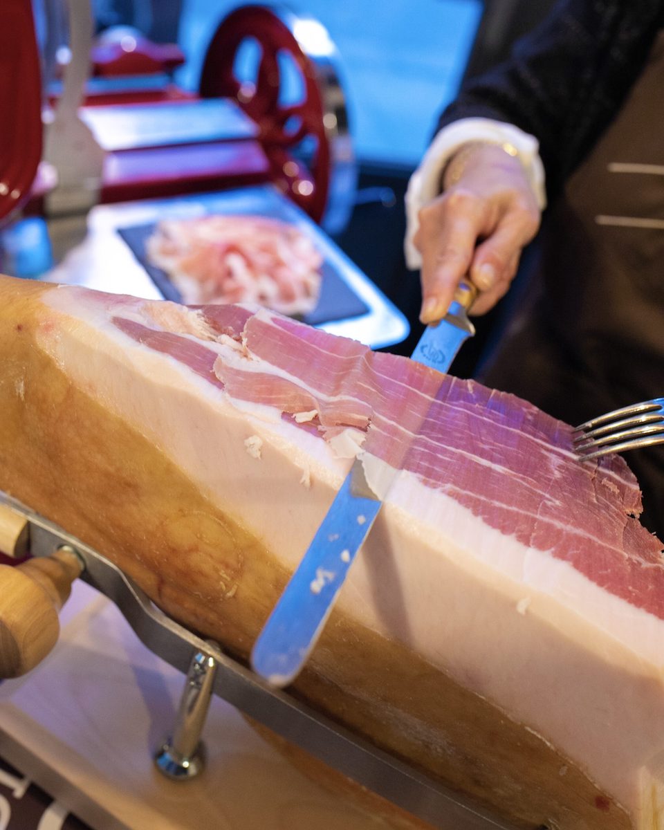 Prosciutto di San Daniele: formazione, turismo e oltre un miliardo di euro di valore per il Friuli