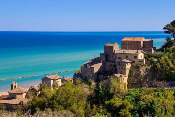 Una panoramica del borgo di Grottamare dove si trova il ristorante Attico sul Mare