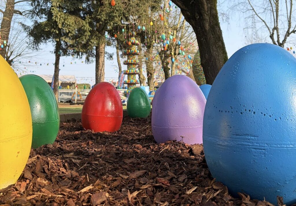 Caccia alle uova, cioccolato e laboratori: riapre il Villaggio delle Uova di Puravida Farm