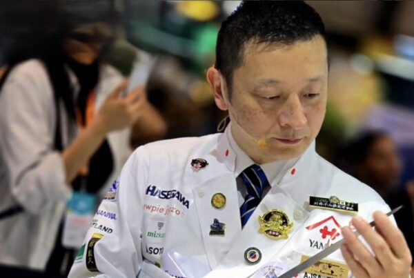 Il celebre Sushi Master giapponese Yamazaki Gentaro, docente principale dell'esclusivo corso professionale a Milano