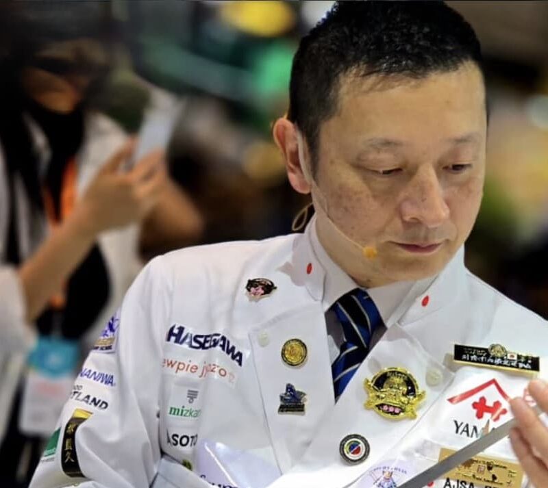 Il celebre Sushi Master giapponese Yamazaki Gentaro, docente principale dell'esclusivo corso professionale a Milano