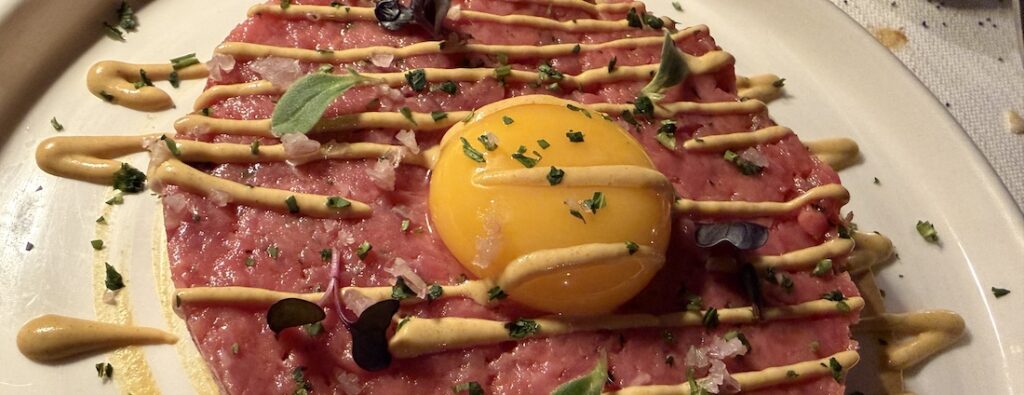 la tartare con il tuorlo