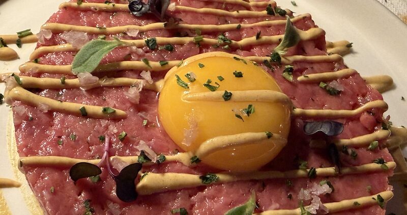 la tartare con il tuorlo