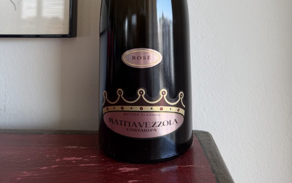 Mattia Vezzola Rosé, il Metodo Classico Costaripa