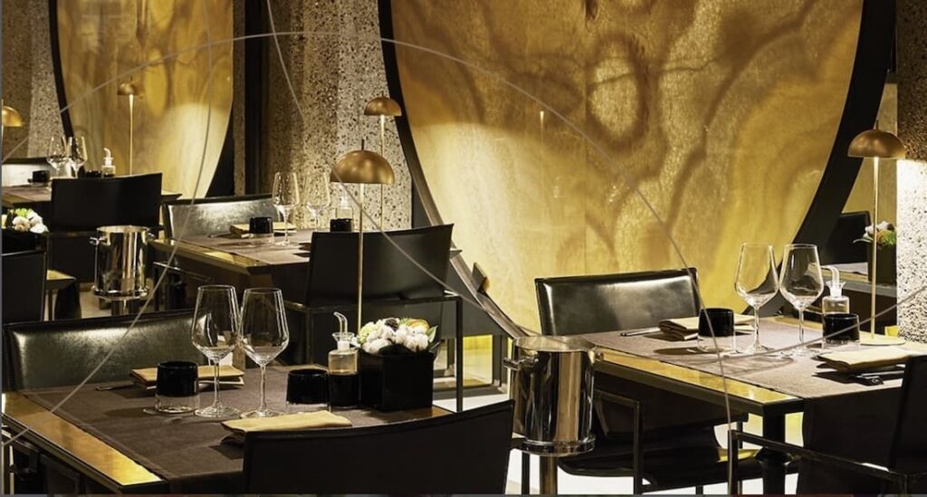 Gong Oriental Attitude, un particolare dell'interno