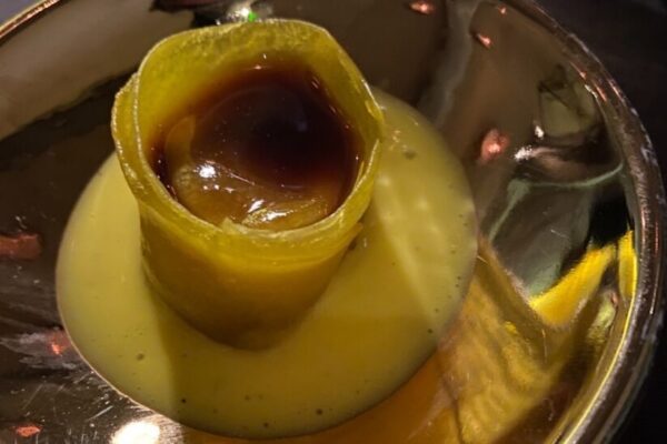 omaggio a Milano, raviolo oro al risotto e ossobuco