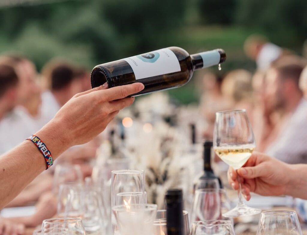 Sette vini bianchi per brindare a settembre