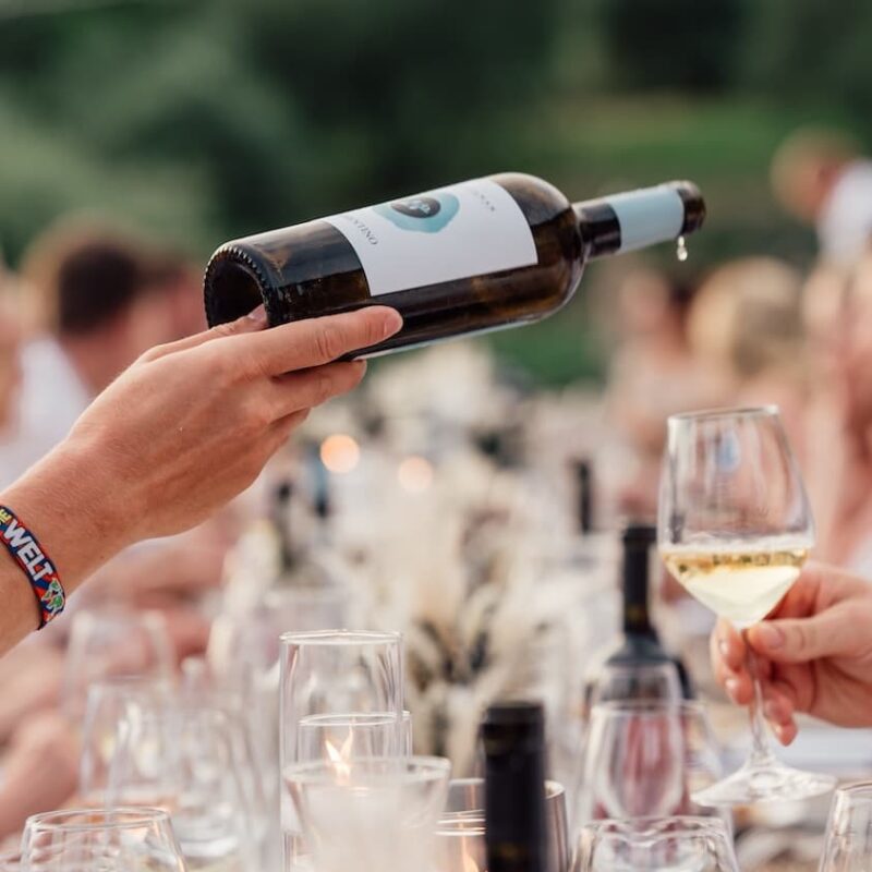 Sette vini bianchi per brindare a settembre
